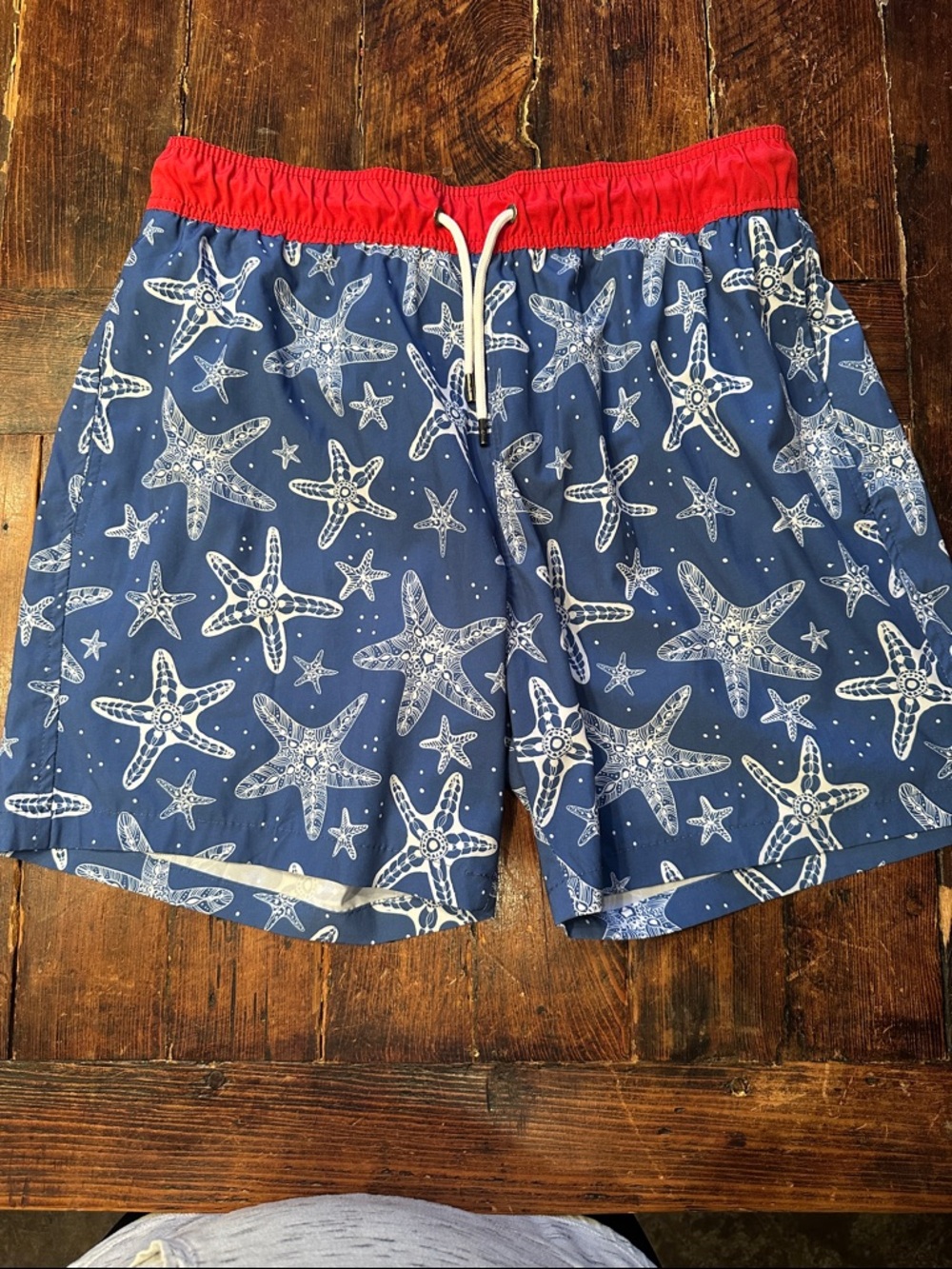 Men's Red, White, and Blue Surf & Swim Co Starfish Print Swim Trunks Size XL